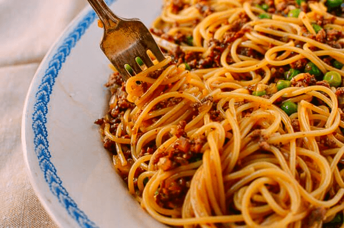 Espaguetis chinos a la boloñesa