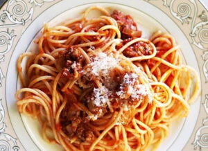 Espaguetis con salchicha italiana