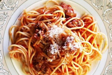 Espaguetis con salchicha italiana