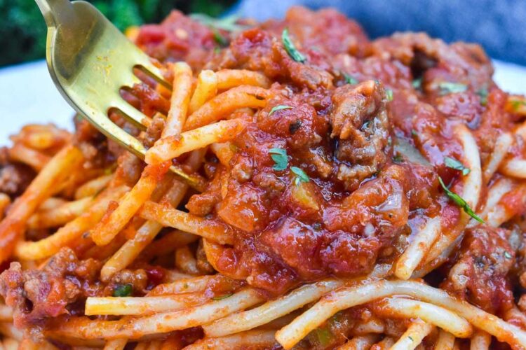 Espaguetis con carne molida